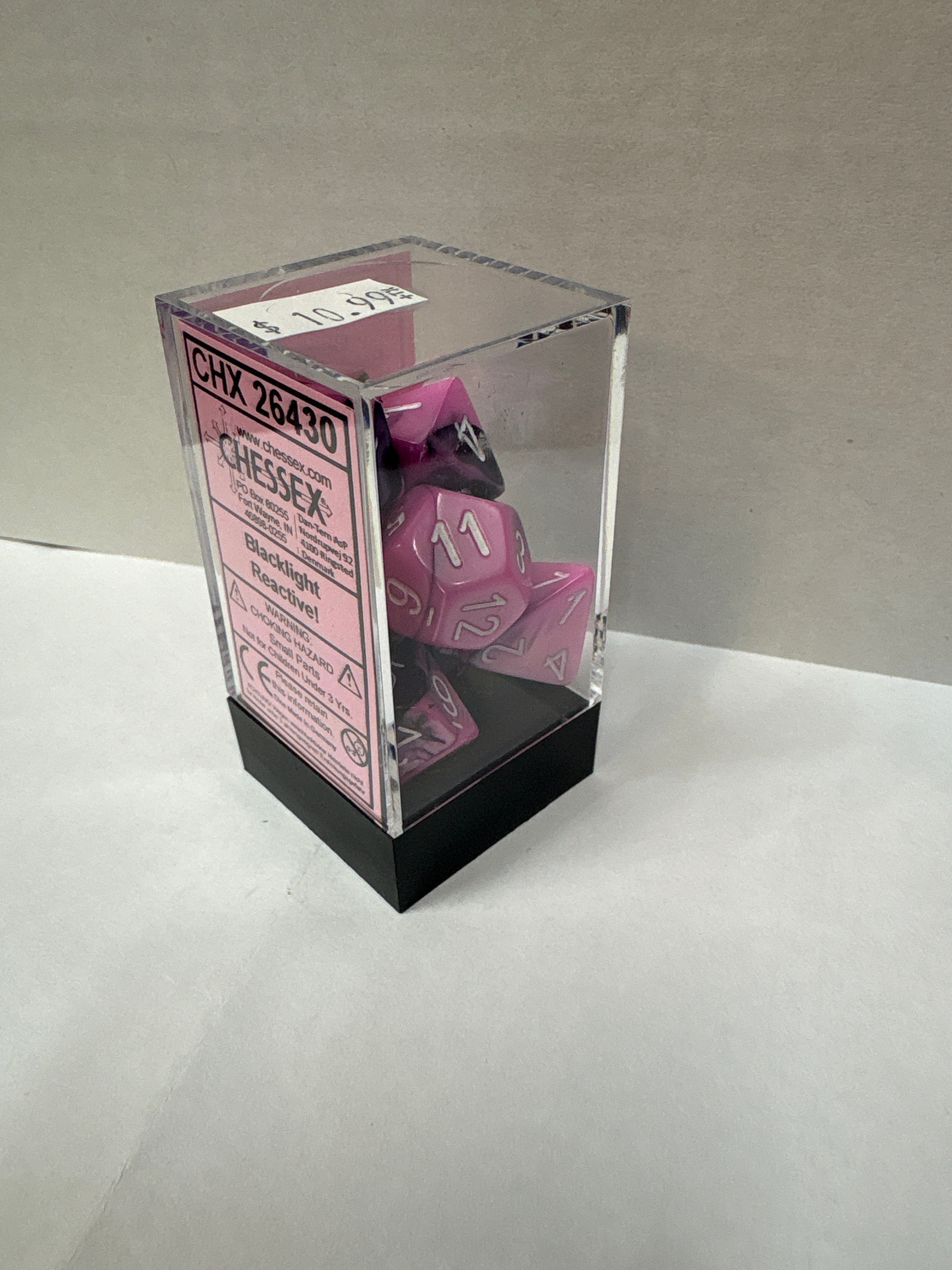 Dice Sets: Chessex 26430 black light reactive black – pink/white