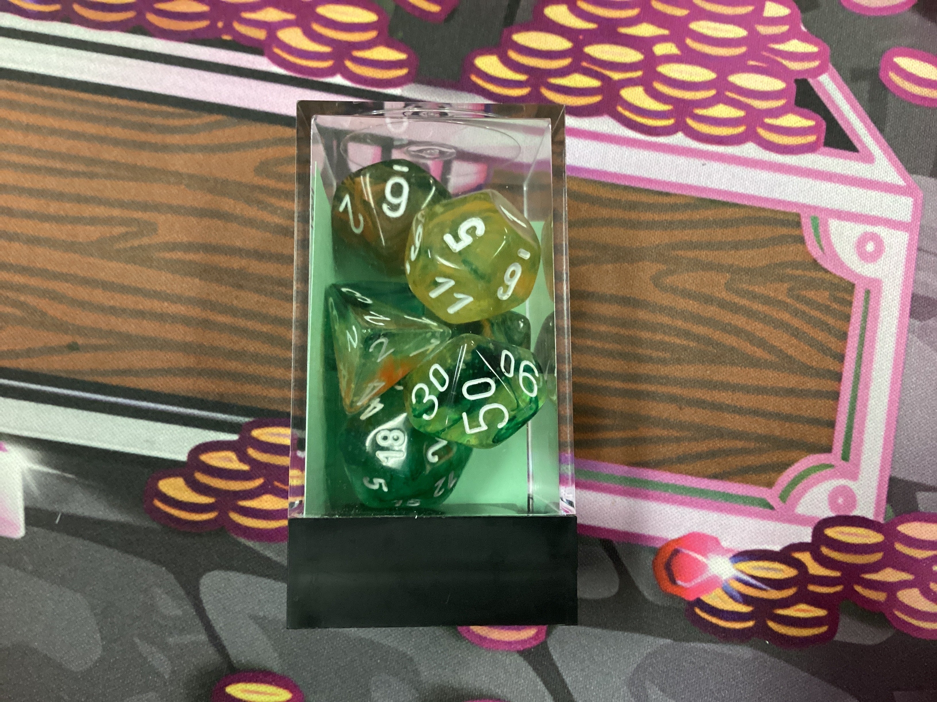 CHX 27555 Nebula spring/white polyhedral 7 die set