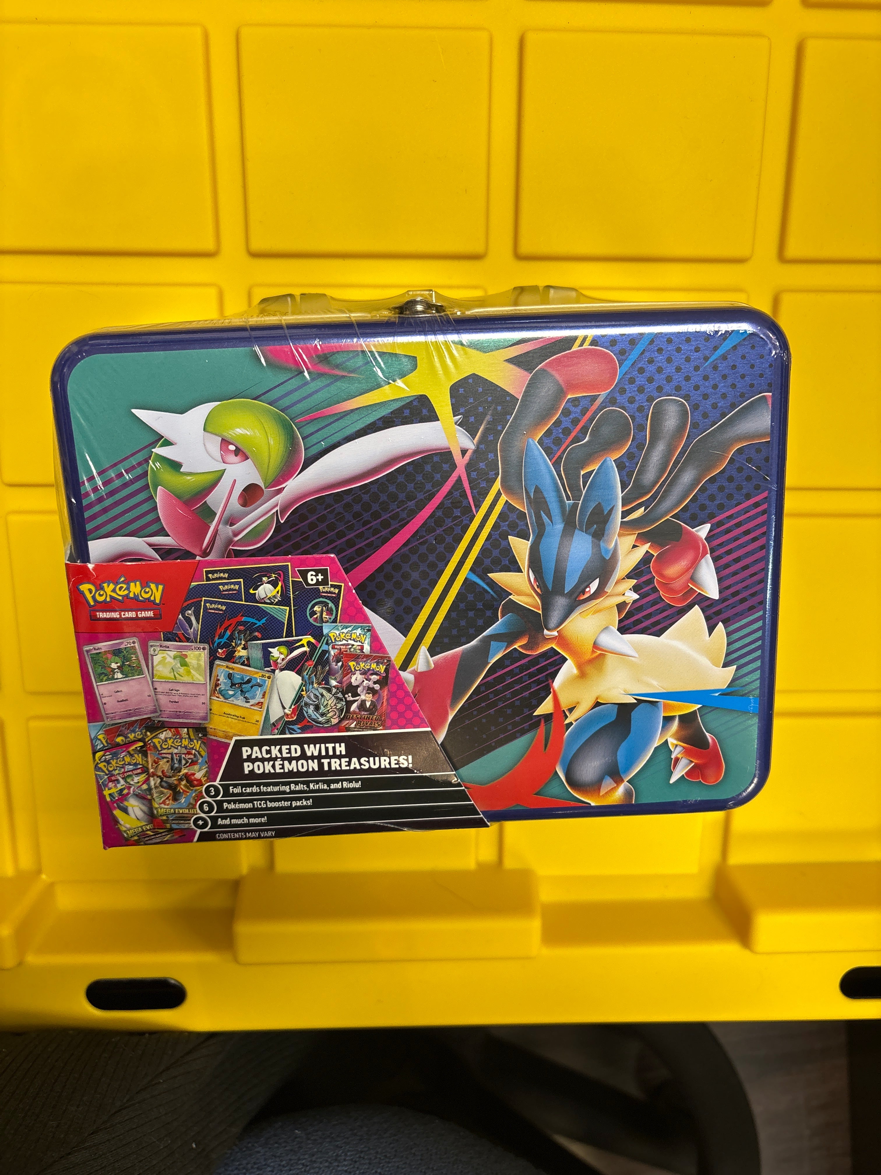 Pokémon TCG: Collector Chest 2025