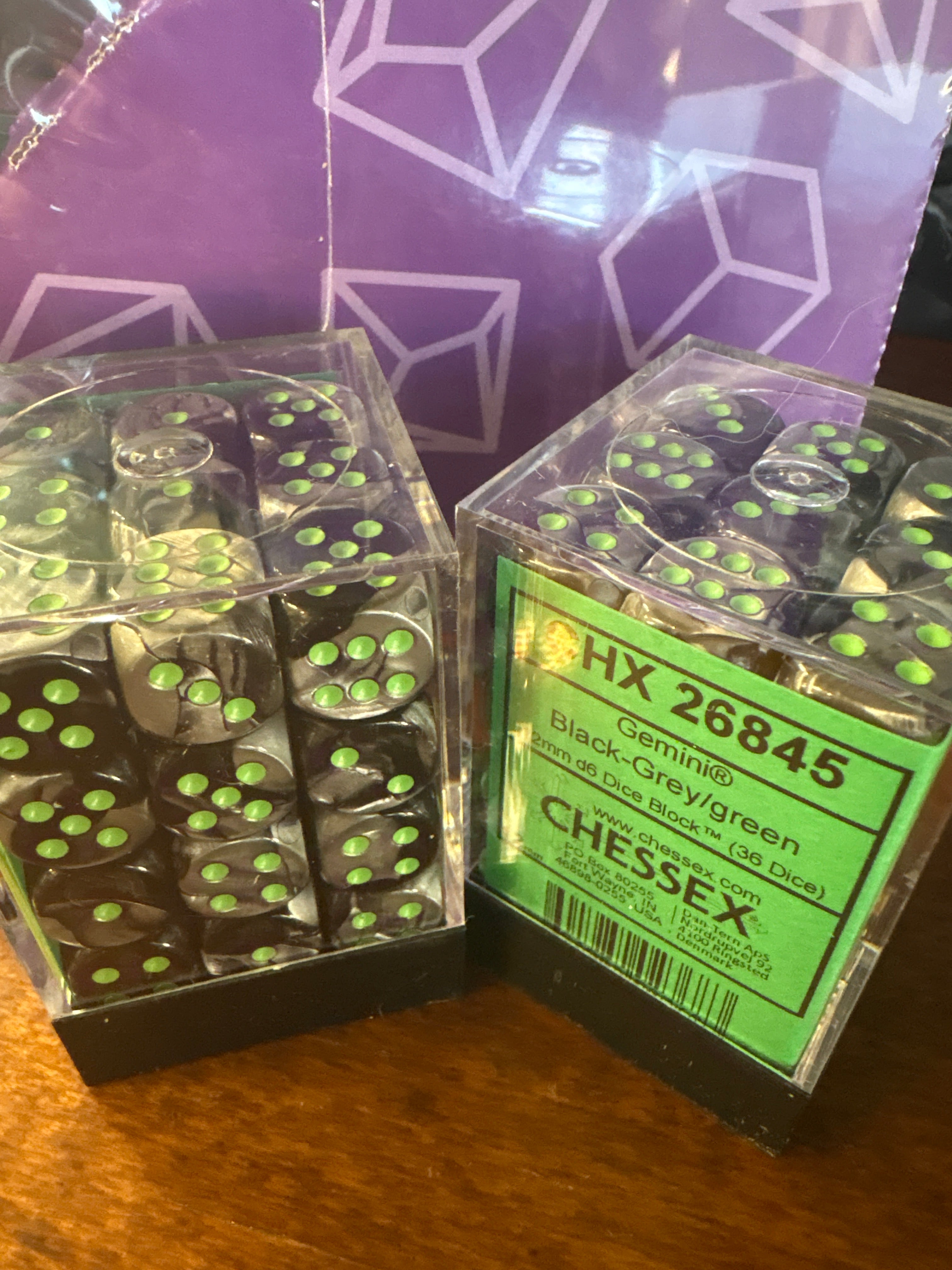 Dice set: Chessex 26845- black-grey/green