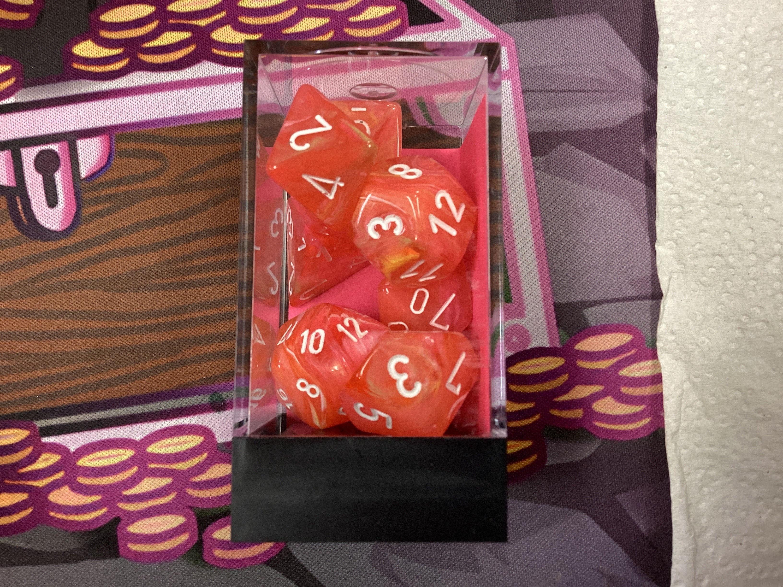 CHX 27553 festive dahlia/white polyhedral 7-die set